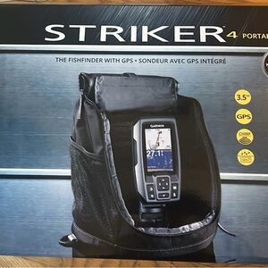 Garmin Striker 4 Portable Kit with Black Display